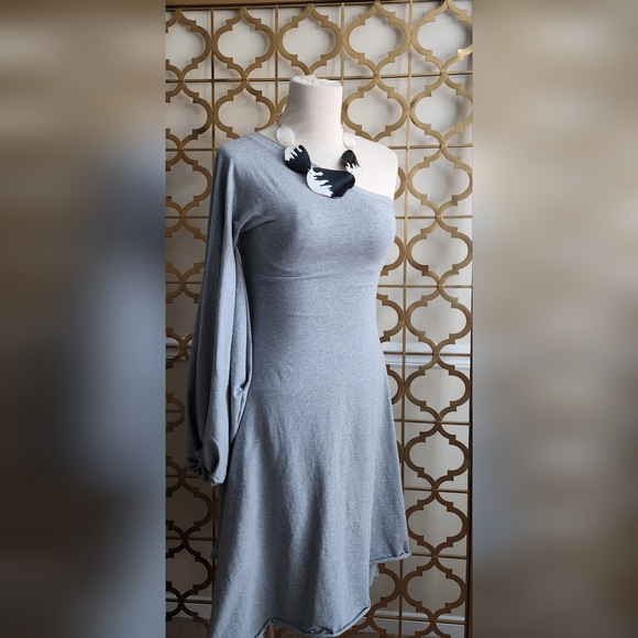 Black and white Acrylic Necklace & Earrings Set with Goldtone findings - Picture 2 of 16